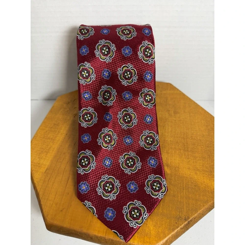 Jos A Bank Silk Tie Burgundy Red Floral Medallion Made in‎ Italy